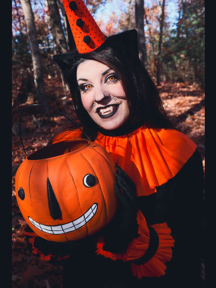 _diviir_'s tweet photo. 🕯️🎃🕯️
.
.
.
inspiration: @jparkerdesign
#vintage #scaredycat #johannaparker #bethanylowe #vintagehalloween #blackcat #clown #wehuntyouwhilelaughing https://t.co/VssB0ChQW4