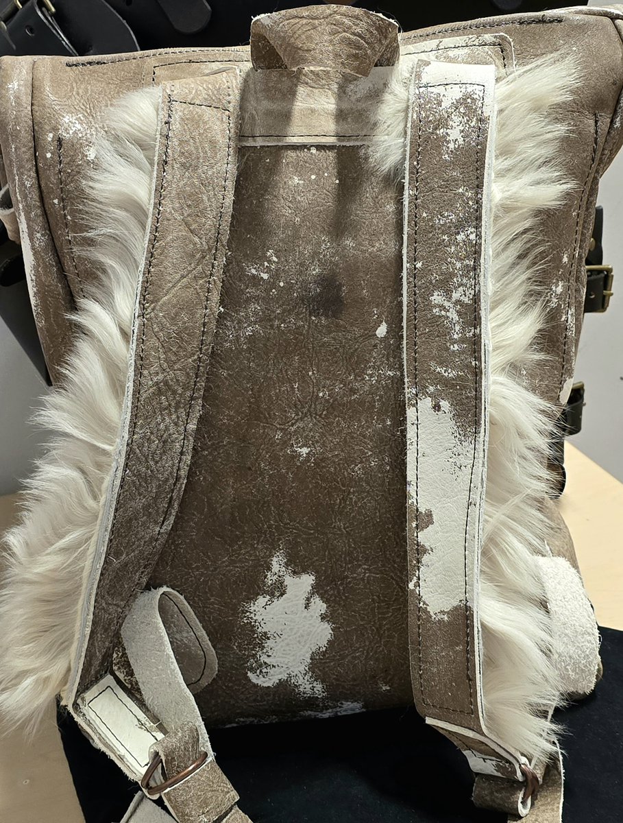 CaveKreations's tweet image. Embrace adventure with a custom #RollTopBackpack, crafted for the modern explorer! With rugged charm and versatile design, this backpack is perfect for journeys both grand and small. What realms will you conquer? #LeatherCraft #AdventureAwaits