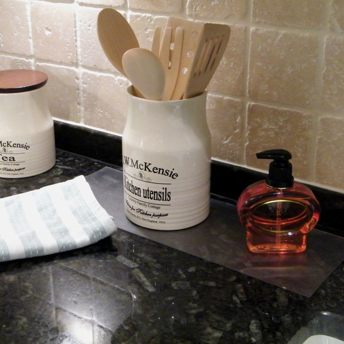 MadLiquidators's tweet image. ✨ Hometex Anti-Microbial Vinyl Rectangular Shelf Protectors! 🛍️
🎉 They're $55 each (no discounts needed!), keeping shelves clean and stylish. 

Perfect for any home! 🏡💖 Can’t wait to see how they enhance your space! 

#HomeDecor #Hometex #ShelfGoals

Madisonliquidators.com/item/surface-p…