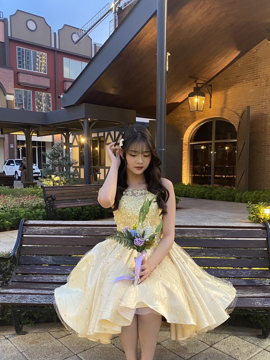 A_ChristyJKT48's tweet photo. mauu bungaa? #JKT48LaptimeMasaRemaja https://t.co/MHMbiijVR7