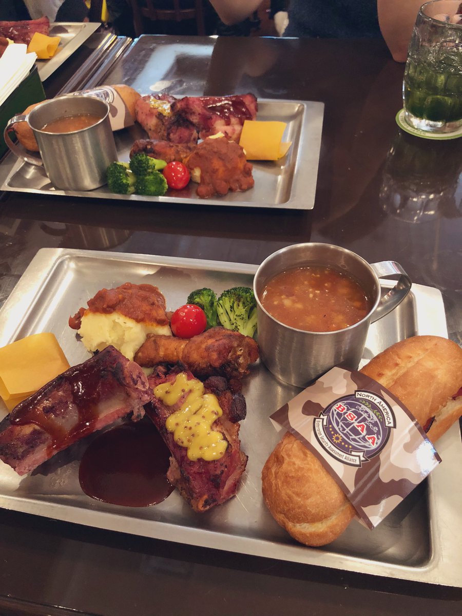 バイオのクリスとジルのドリンクとBSAA飯
あと謎のブルーローズとかいう部隊が出来てた
真ん中Ado隊長っぽいけど左右誰なんや 