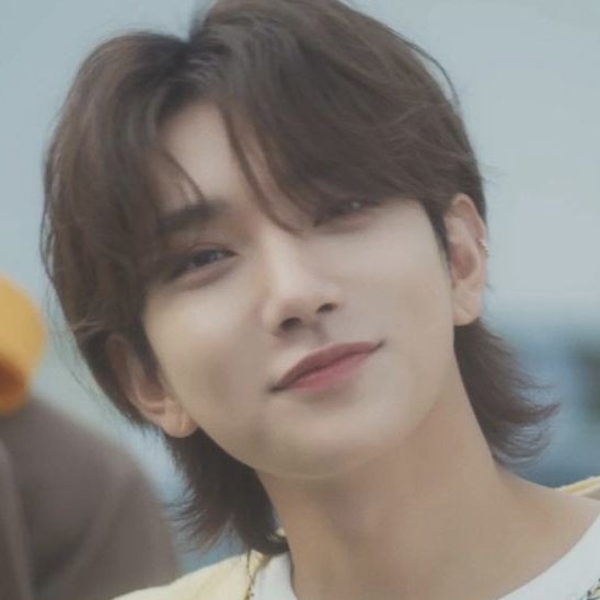 cipstronaut's tweet photo. dua duanya ke rumor dating, dua duanya juga gadikasih kesempatan buat speak up dan di biarin gitu aja sampe banyak hate train, suruh mereka keluar dr grupnya. tapi dua duanya jg udh bertahan. hybe go to the hell ajalah gausah sok jd LABEL NO.1 DI SOKOR, GAGUNA https://t.co/zHZdA29V0U