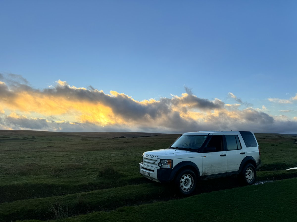 Just about the perfect car for accessing ExmoorCentre.co.uk <a href="/LandRover/">Land Rover Discovery</a> #Discovery3
#sunrisephotography #Exmoor #4x4 #Offgrid #Offroad
