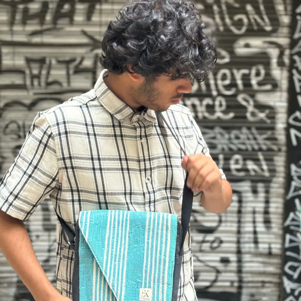 EcoKaari's tweet image. 🌟 Introducing the Eko Messenger Bag! 🌟

This sleek, roomy bag is perfect for both working professionals and college students! 🎒✨
High on aesthetics and utility, it’s designed for comfort and style. 💼❤️

#eko #ecokaari #ekfam #upcycledbag #sustainablefashion #ecofriendly