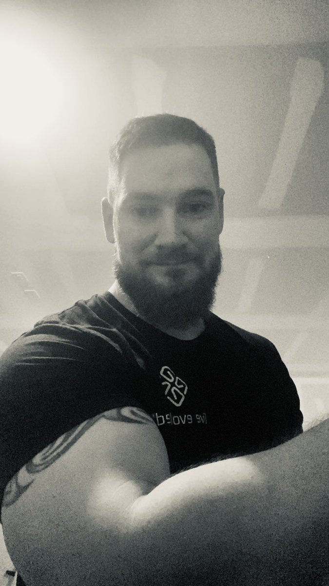 Goofy looking pic 😛 Getting some morning reps in before work! 3 days off soon - maybe some BO6?