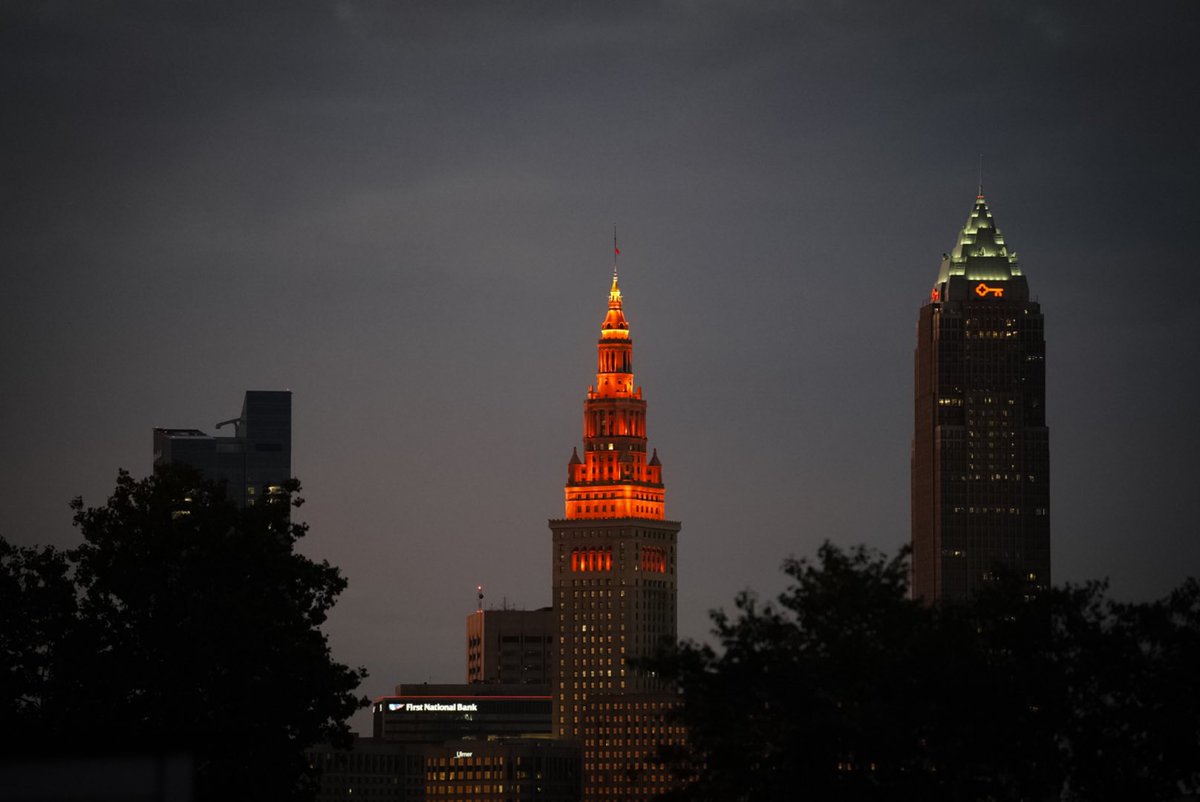 In remembrance of Jim Donovan, my lights will shine orange for an hour this evening starting at 7 🧡 <a href="/wkyc/">WKYC 3News</a>