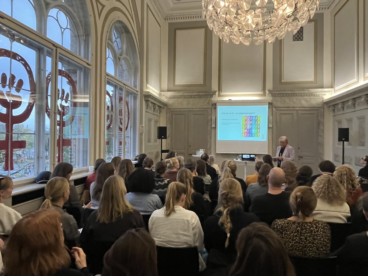 Tak til @BenteBoserup for at tale dunder om børns rettigheder til fyraftensmøde i <a href="/DannerDk/">Danner</a> om voldsudsatte børn: “Børn i Danmark bliver udsat for vold. Og vi ved det godt. De får ikke den hjælp, de har brug for. Og vi ved det godt”.