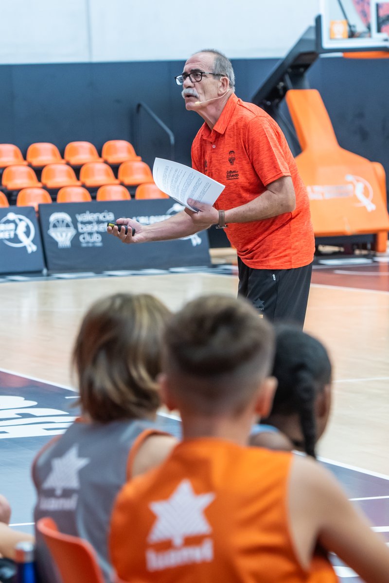 L'Alqueria del VBC (@lalqueriavbc) on Twitter photo 📸 Mucho aprendizaje en la primera jornada de 𝐕𝐚𝐥𝐞𝐧𝐜𝐢𝐚 𝐈𝐧𝐧𝐨𝐯𝐚𝐭𝐢𝐨𝐧 𝐃𝐚𝐲𝐬 en L'Alqueria del Basket 🧠🏀
🗣 Jornada de formación de entrenadores con <a href="/AlejandrVaquera/">Alejandro Vaquera</a>, <a href="/Joan_cortes/">Joan Cortés</a> y Berni Rodríguez
📸 <a href="/iffotografo/">Isaac Ferrera</a> 📸 Mucho aprendizaje en la primera jornada de 𝐕𝐚𝐥𝐞𝐧𝐜𝐢𝐚 𝐈𝐧𝐧𝐨𝐯𝐚𝐭𝐢𝐨𝐧 𝐃𝐚𝐲𝐬 en L'Alqueria del Basket 🧠🏀
🗣 Jornada de formación de entrenadores con <a href="/AlejandrVaquera/">Alejandro Vaquera</a>, <a href="/Joan_cortes/">Joan Cortés</a> y Berni Rodríguez
📸 <a href="/iffotografo/">Isaac Ferrera</a>