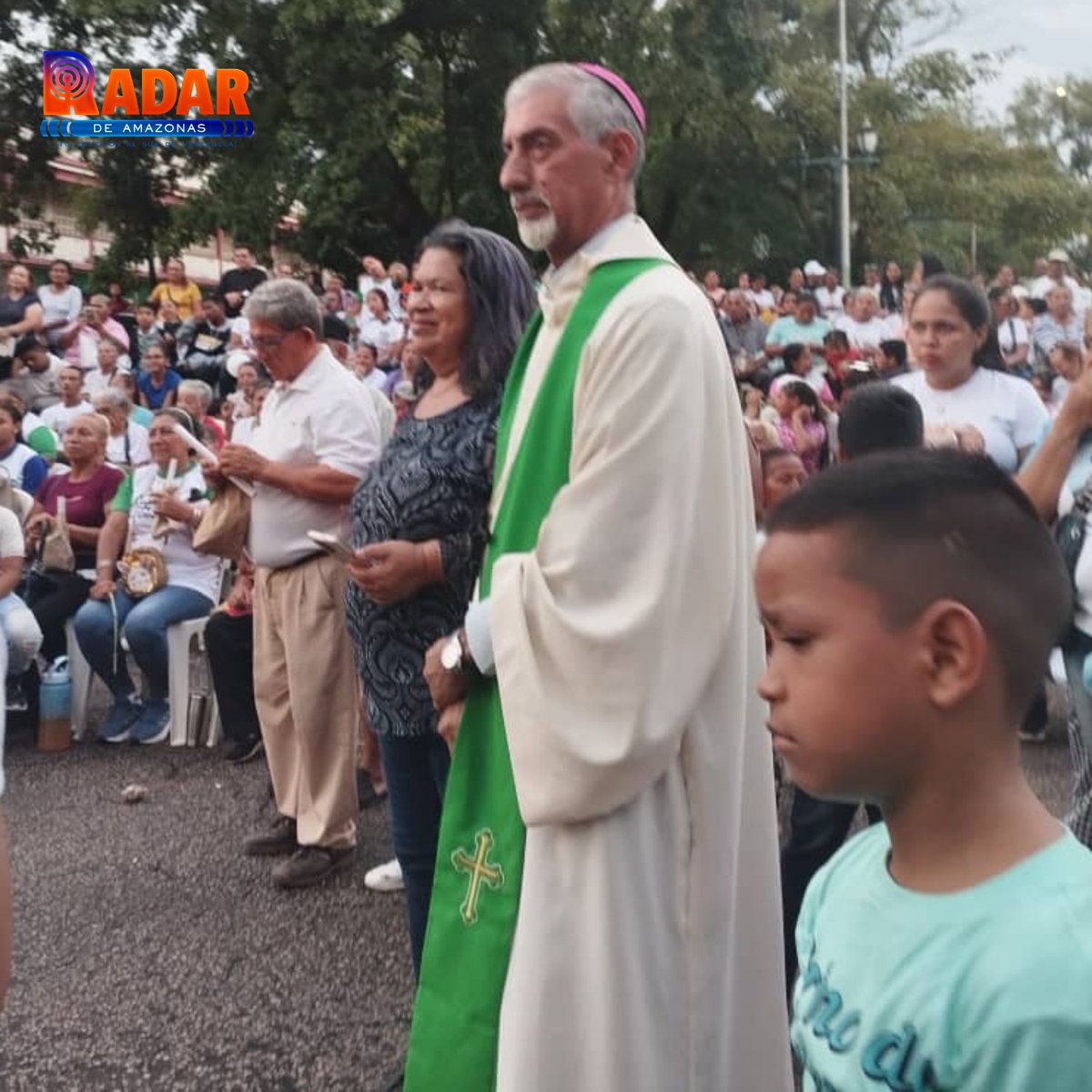 #Amazonas.- La feligresía amazonense se unió en oración durante la XXIX Edición del Rosario de la Fraternidad, evento que se llevó a cabo el sábado 26 de octubre. Este 2024, el lema que distinguió la actividad fue  "Con María Peregrinos de Esperanza".

acortar.link/jZ8BrT