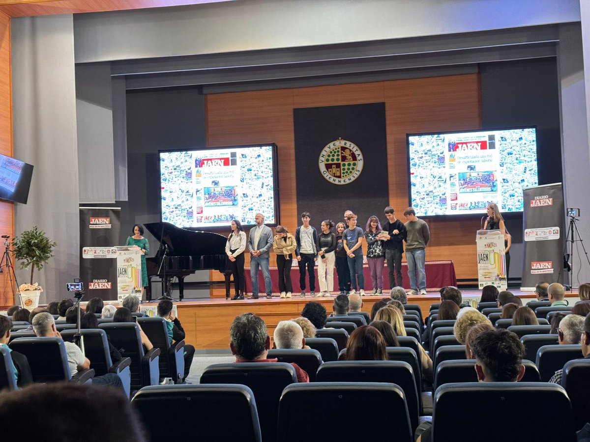 Asoc_PROTEJA's tweet photo. Nuestr@s compañer@s de #Teatrolapaca  reciben en el Premio Fomento Teatral 🏆. 🎭 por su Muestra de Acércate al Teatro, dentro de la Gala Premios Jaen Joven 2024 de @DiarioJAENes 
Enhorabuena! 

https://t.co/jqcKh8ZLE6

#teatrojaen #teatro #teatroescolar #SALALApaca https://t.co/ljzzE4uLnU