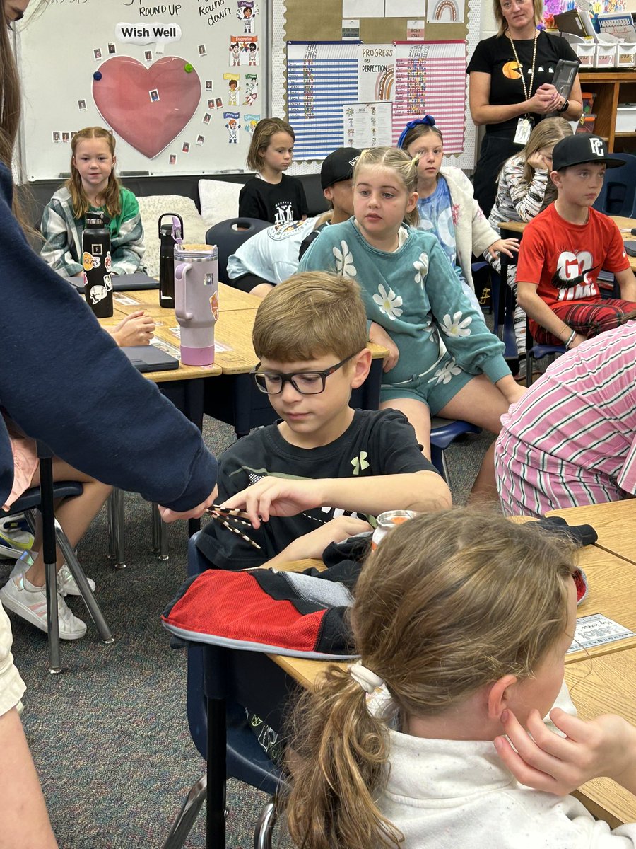 Learning about animal habitats and adaptations from with <a href="/KansasCityZoo/">Kansas City Zoo & Aquarium</a> mobile zoo <a href="/ShoalCreekStars/">ShoalCreek</a> <a href="/LIBERTYSCHOOLS/">LPS53</a> #handsonlearning