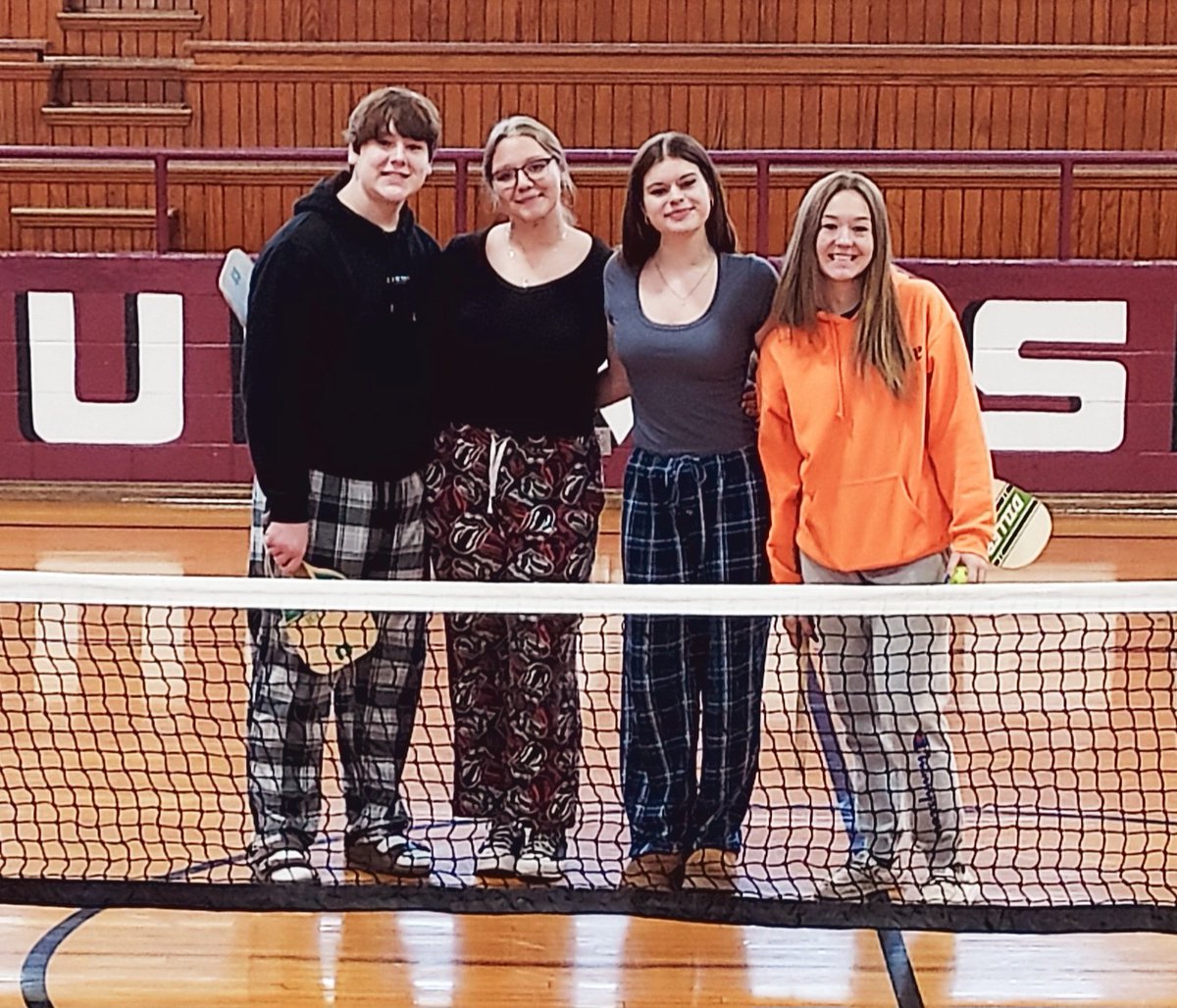 BmageeMagee's tweet photo. Red Ribbon Week underway at RBHS! Mon: PJ, Tue: Wear Red, Wed: Camo Day, Thurs: Halloween Costume/Trail of Tears Food Drive/Trick-or-treating  for Food 6:-8:00, Fri: Jersey Day, early dismissal, PLAY OFFS! 
Don't do drugs, no Bullying either! #rbhs #redbud132 https://t.co/1Y6WgvuzqC