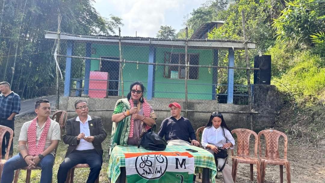 ChhetriMp's tweet image. Today the joining program was held at Bidhyang, Algarah Block, two Gram panchayat members (I) Budha Limbu , Kasyong Gram Panchayat (II)  Sanjay Khatiwara, Paiyong Gram Panchayat joined TMC and many members also join TMC party.

@MamataOfficial 
#Abhishekaitc