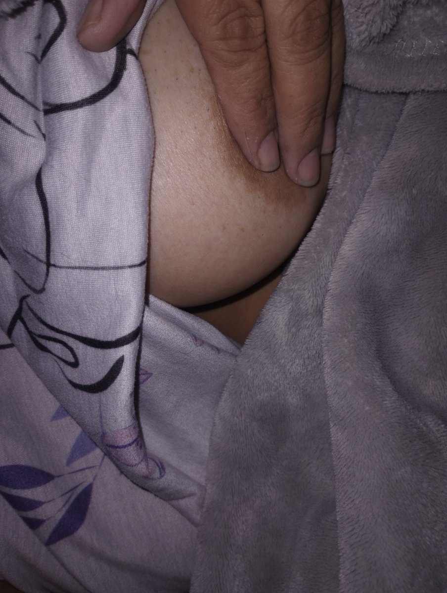 Estefaniaj95382's tweet photo. Échame tu lechita 🤤💦🍒 https://t.co/P1ND1GTtRR