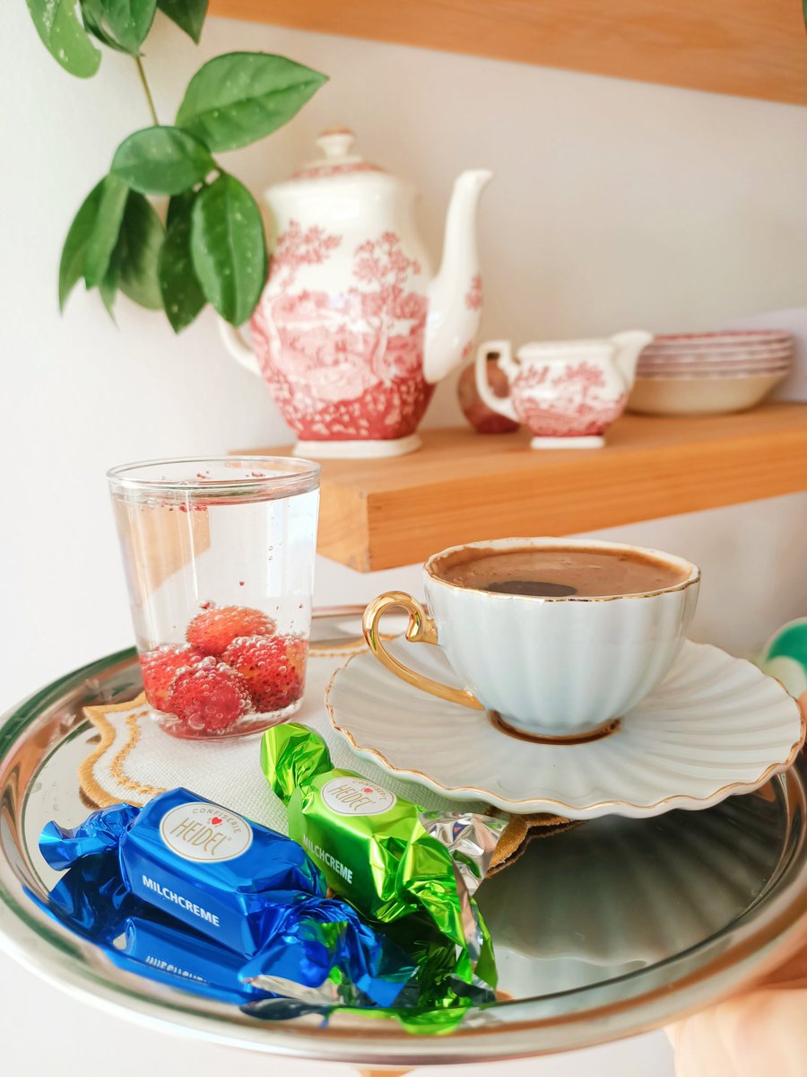 CemreSonmezKaya's tweet image. Femili dey 😎☕ #firstcoffee