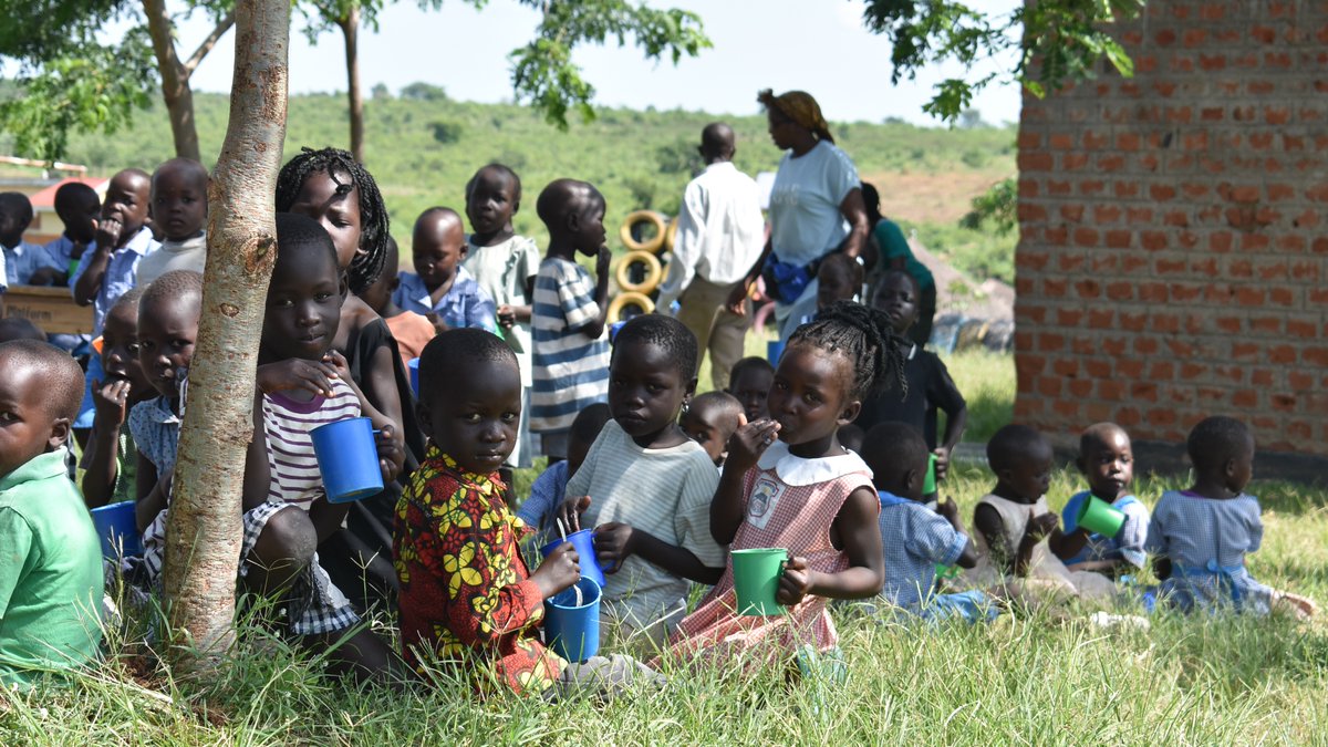 HYTUganda's tweet photo. 🌿 Exciting news from HYT! We’re launching The Oasis Project! 💧 30 rainwater harvesting tanks and strategic tree planting will create green spaces at schools in Bidi Bidi, providing much-needed protection and sustainability. 🌳🌍 #TheOasisProject https://t.co/wTr2Q0Ajhh