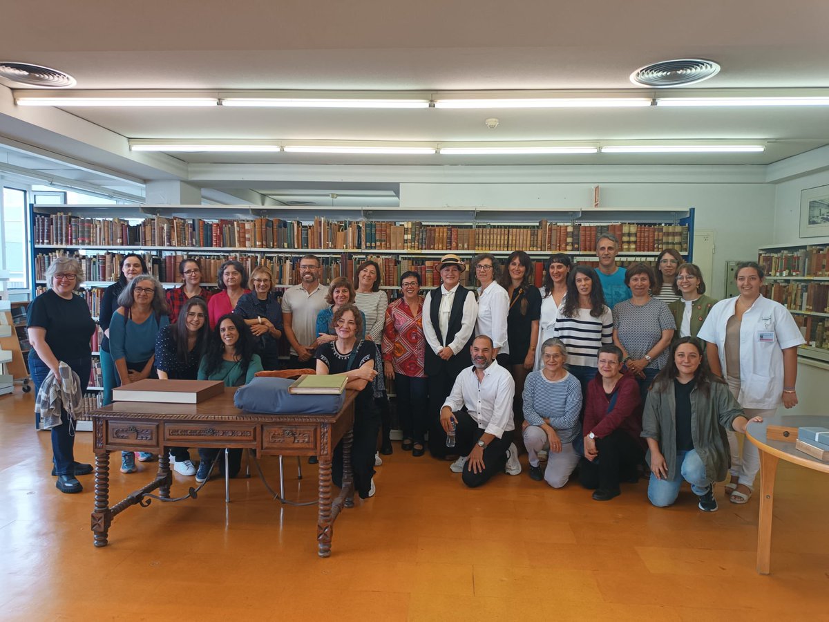 CRAIClinic's tweet photo. Per celebrar els vint anys, anem de CRAI en CRAI! 🎉🥳

🔝 Divendres passat vam celebrar la segona visita teatralitzada al @CRAIClinic, vam compartir experiències i vam conèixer els misteris i tresors que hi ha a la nostra biblioteca 🤫🗝️

Us agraïm la vostra assistència! 🥳✨ https://t.co/B30ewuFhAo