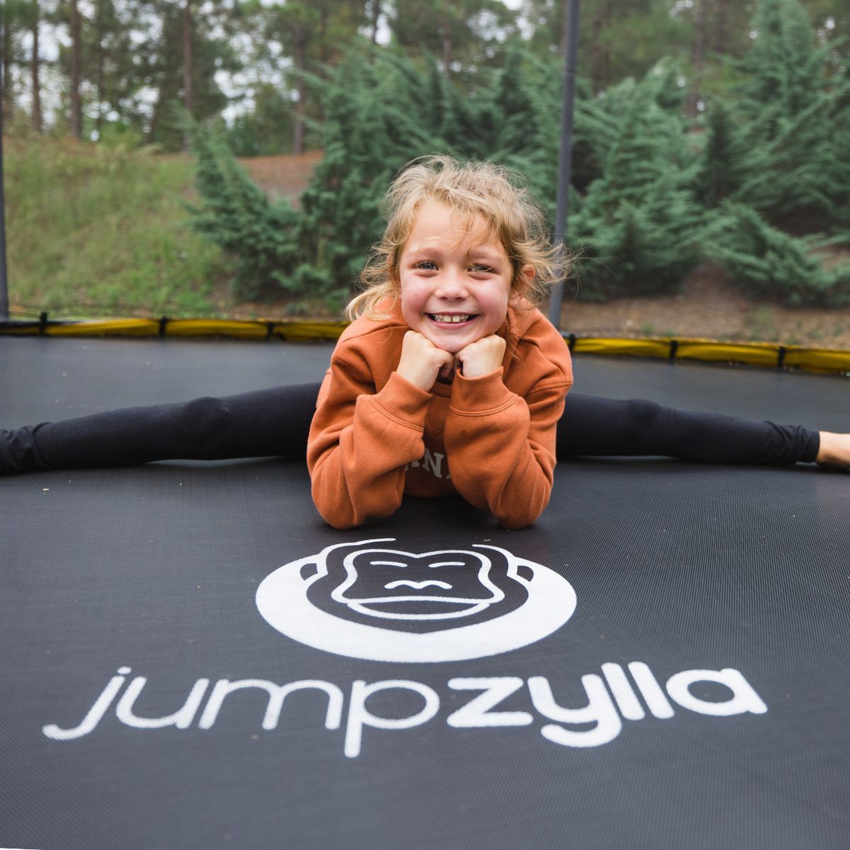 jumpzylla's tweet image. 🌟 Stretching into Smiles! 🌟
Nothing says fun like mastering a perfect split on a Jumpzylla trampoline! Look at that confidence and joy. Whether it’s for playtime or practice, our trampoline is always ready to catch those smiles. 😊
#jumpzyllajoy #stretchandsmile #bounceintofun