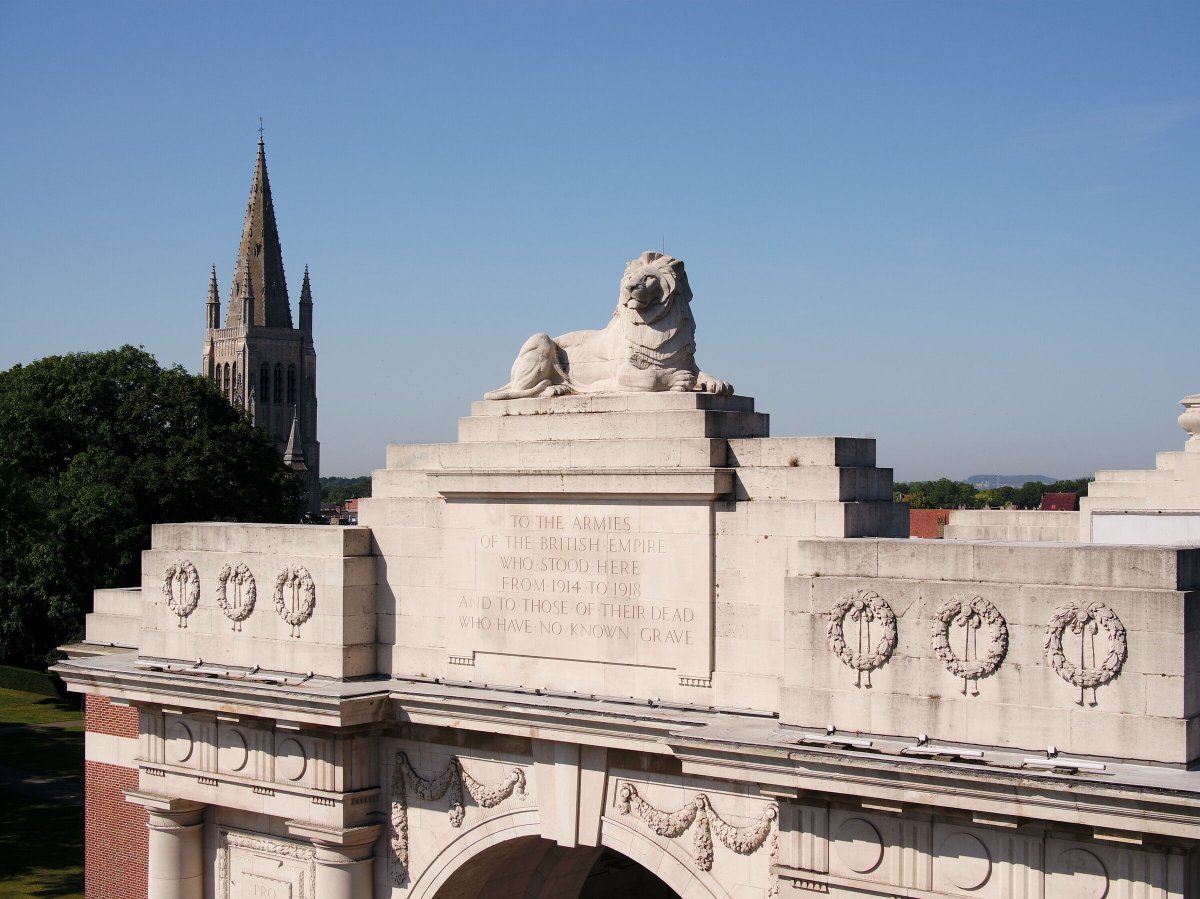 Every day on average 30 people are working on the restoration of the Menin Gate Memorial. From architects, to skilled restoration craftsmen, construction site supervisors, health and safety specialists, roofing teams, masons and masters in stone masonry.  

#MeninGateMonday