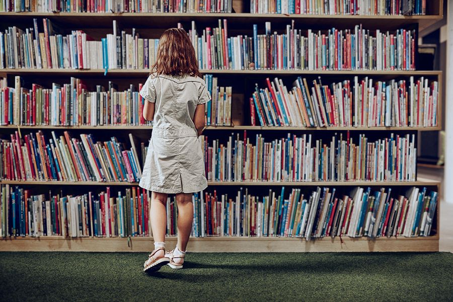 In this 7-page Best Practice Focus, <a href="/MrRRBurns/">Mr Burns</a> outlines a comprehensive reading framework for the primary school, broken down into 5 distinct parts. He offers tried &amp; tested ideas &amp; covers key aspects such as text selection &amp; struggling readers: buff.ly/3XAFeK4 #literacy