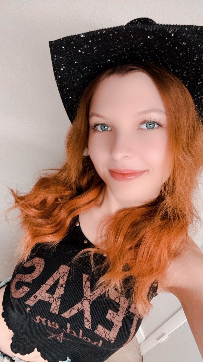 Photo shoot yesterday with the awesome Justin Hammond and I can’t wait to share with y’all ❤️📸❤️ #photoshoot #smile #camera #caitlinmae