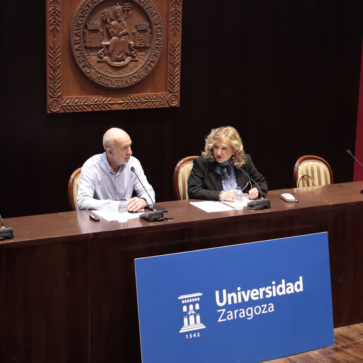 UccUnizar's tweet photo. El Paraninfo acoge una Jornada de presentación del equipamiento científico de @unizar, para ofrecer al personal investigador una panorámica de todas las posibilidades que le ofrece el campus público aragonés.
La vicerrectora @RosaBoles1 y el director del @SaiUnizar abren el acto https://t.co/flXEerJc2T