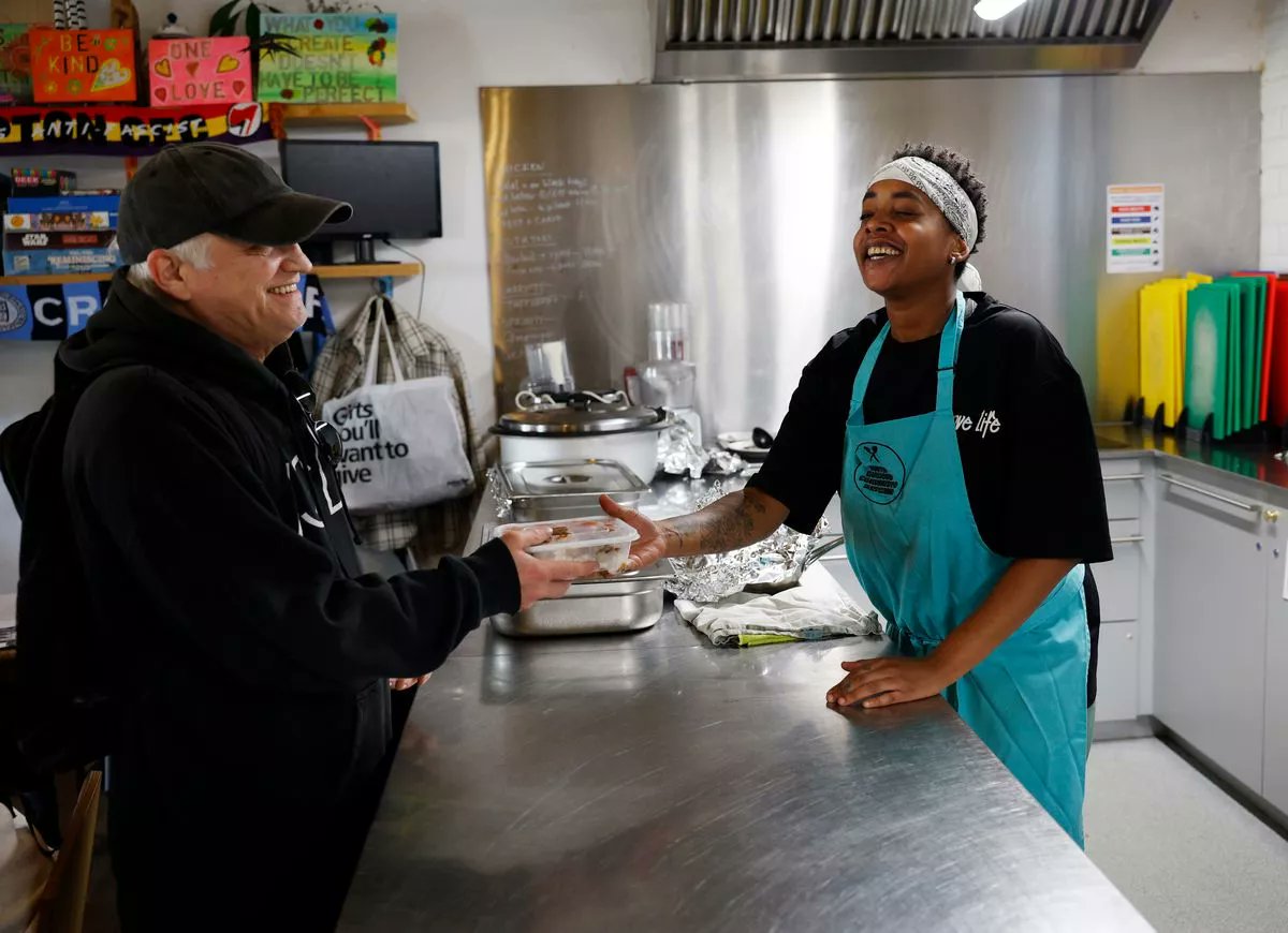 norwoodkitchen's tweet photo. Thanks @myldn for the lovely write up! "Follow the sandwich board sign down through the corridor and you will immediately be hit by the sound of infectious laughter and the kind of warm greeting you would expect from an old friend" #snck #solidaritynotcharity #giveashift https://t.co/wdC1yMNc3x