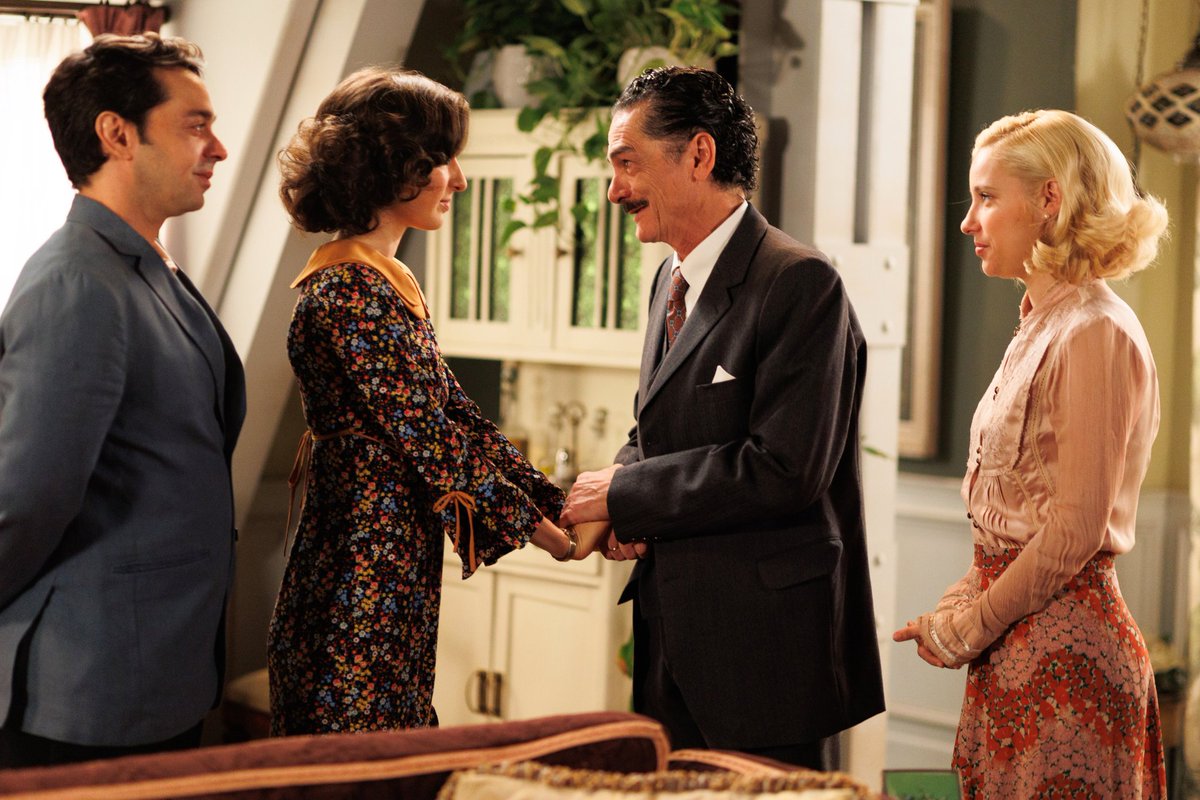 LaModerna_tve's tweet image. ¡Buenos días! Hoy, en #LaModerna

➡️ Rodrigo recibe la beca para estudiar medicina
➡️ Inés y Agustín informan su compromiso
➡️ Elías tiene un detalle con Leonora

¡Nos vemos a las 16:30h en @La1_tve y @rtveplay! 😘