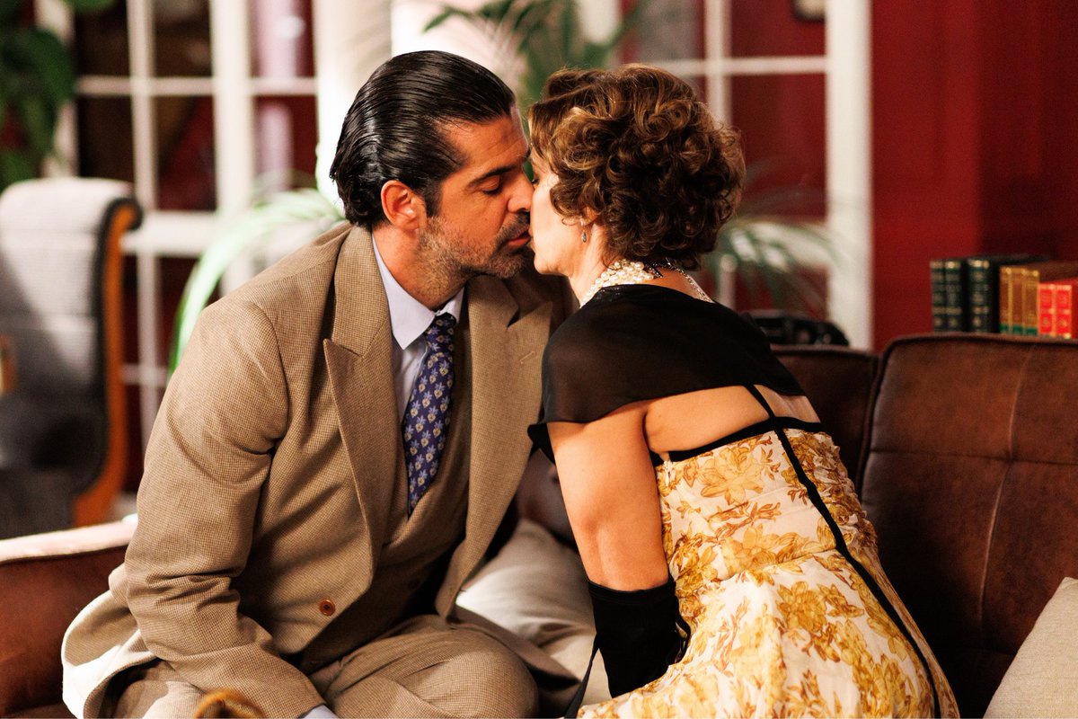 LaModerna_tve's tweet image. ¡Buenos días! Hoy, en #LaModerna

➡️ Rodrigo recibe la beca para estudiar medicina
➡️ Inés y Agustín informan su compromiso
➡️ Elías tiene un detalle con Leonora

¡Nos vemos a las 16:30h en @La1_tve y @rtveplay! 😘