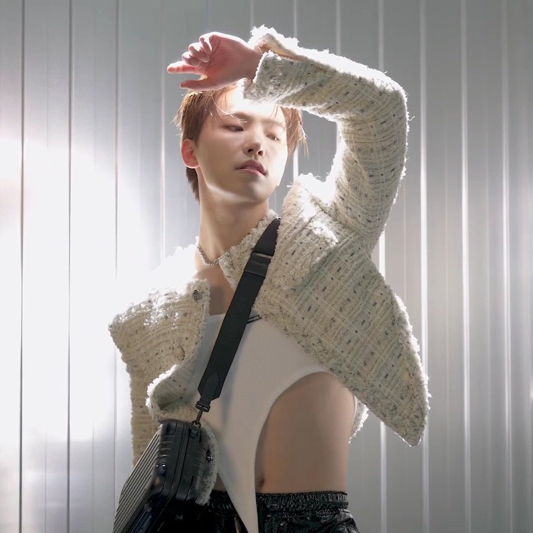 OHMYGOD DINO????!!!! 😩