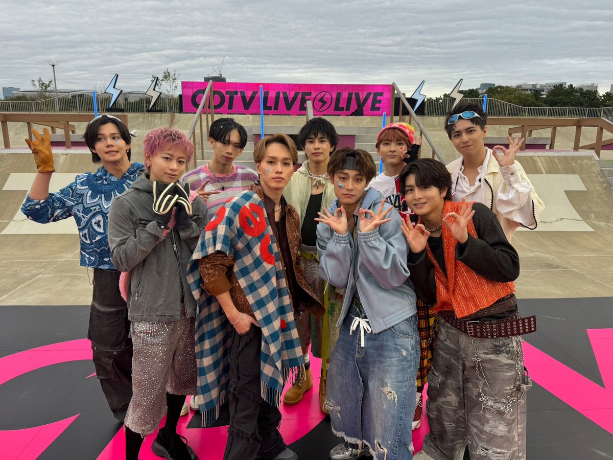 #CDTVライブライブ
今夜も激アツLIVEをお届け❤️‍🔥⚡️
本番直前ショットで実況中だよ📸

このあとは 出張ライブ！ライブ！✈️
#超特急 が登場！

挑戦する全ての人にエールを送る
最新応援歌「AwA AwA」をテレビ初披露✨

#CDTVへ超特急出発進行
#TBS