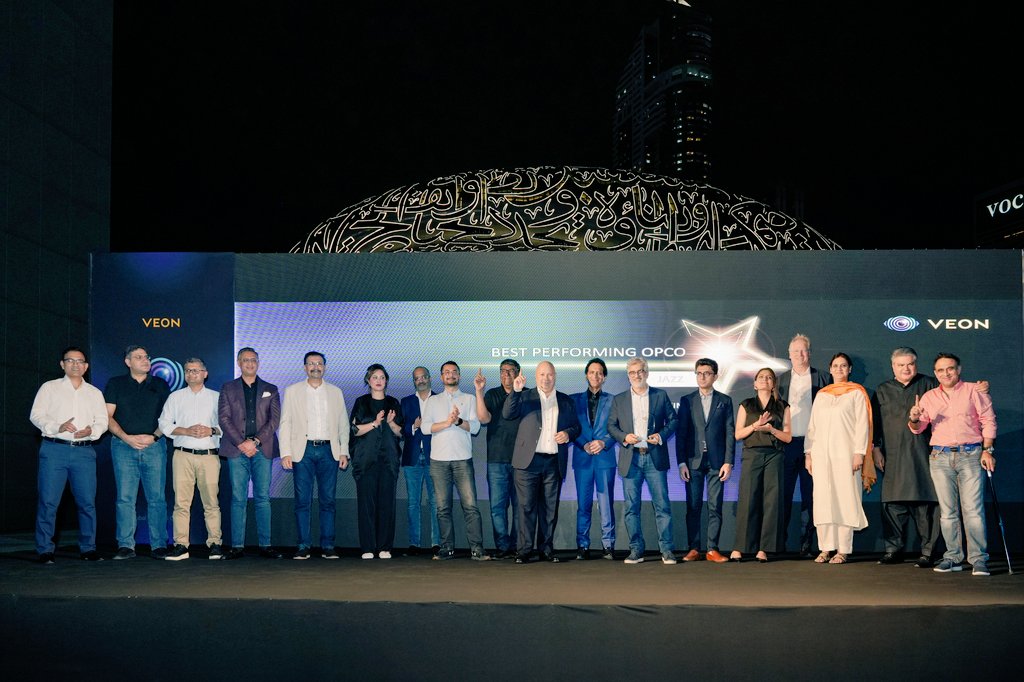 aamir_ibrahim01's tweet photo. Honored to be recognized as the top-performing operating company within the @VEONGroup across six markets! It is just a reflection of the dedication of our over 5k-strong team, who work tirelessly every day to serve millions of customers through @Jazzpk, @JazzCash, #GarajCloud, @MobilinkBank, @tamasha_digital @roxlifepk π