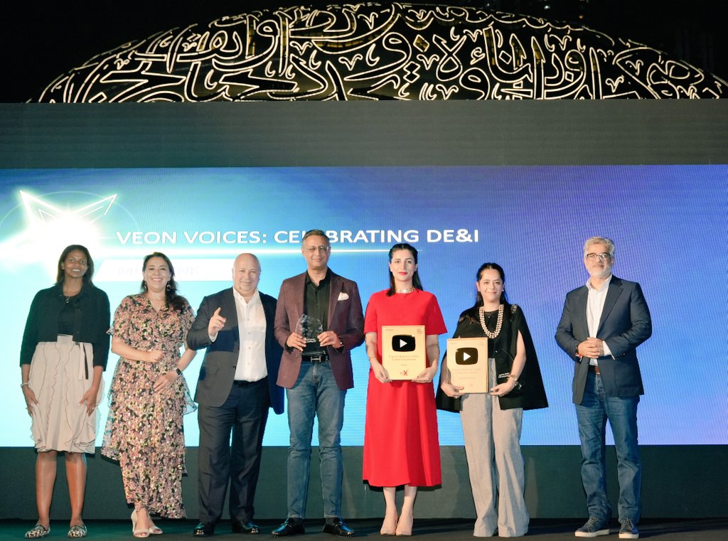 aamir_ibrahim01's tweet photo. Honored to be recognized as the top-performing operating company within the @VEONGroup across six markets! It is just a reflection of the dedication of our over 5k-strong team, who work tirelessly every day to serve millions of customers through @Jazzpk, @JazzCash, #GarajCloud, @MobilinkBank, @tamasha_digital @roxlifepk π