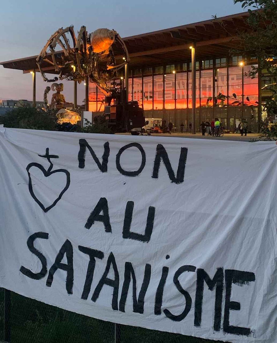 LepretreTony's tweet image. Ils ne se cachent plus !

La bataille n'est pas que politique, elle est également spirituelle. 

Après l'horrible cérémonie d'ouverture des JO, ce "spectacle" au triple 6 à #Toulouse.

Aujourd'hui, c'est le bien contre le mal. Choisissez votre camp !
#Satanisme