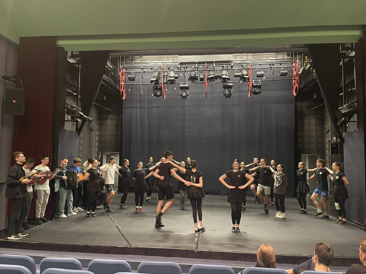 HKC Bunjevačko kolo iz Subotice jučer je ostvario zapažen nastup u Sesvetama i dobio gromoglasan aplauz!
Uživao sam jučer cijeli dan biti s mojim folklorašima i prisjetiti se tih dana! Punog ❤️ iz publike sam ih pratio! Imamo budućnost!