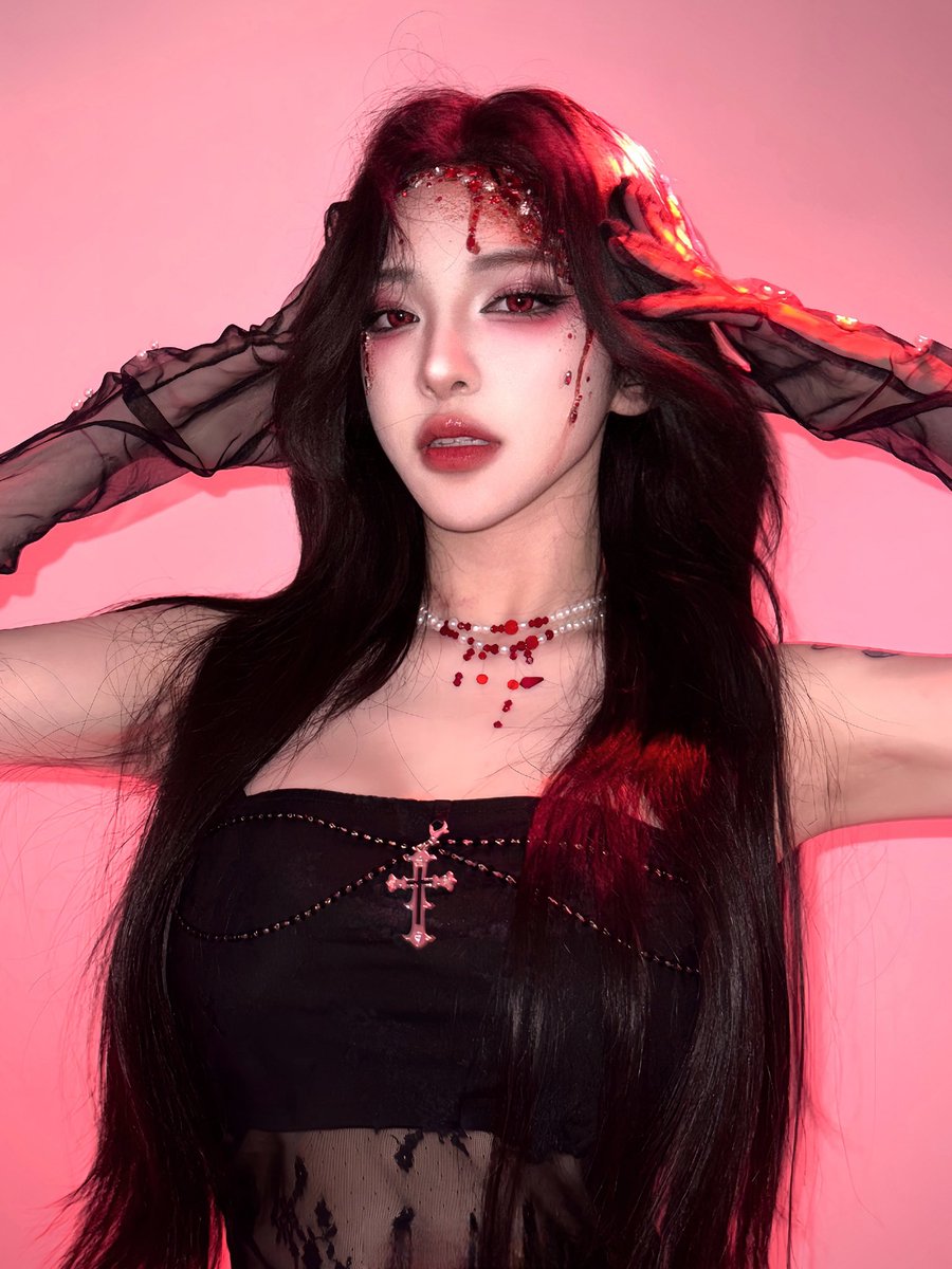 终于画了心心念念的万圣节妆🩸
#Halloween #makeup https://t.co/GmyKuGHoG2