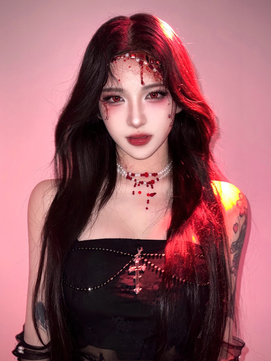 终于画了心心念念的万圣节妆🩸
#Halloween #makeup https://t.co/GmyKuGHoG2