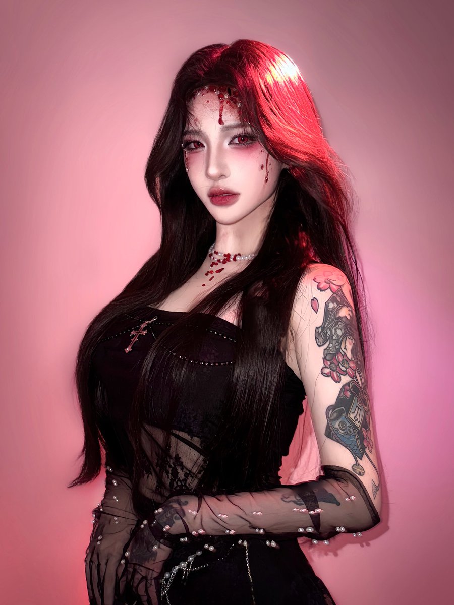 终于画了心心念念的万圣节妆🩸
#Halloween #makeup https://t.co/GmyKuGHoG2