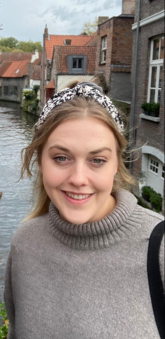 ChronicMeLeeds's tweet photo. 1/4 Meet the team working behind the scenes as we get ready for the #ESRCFestival event #ChronicallyMe: Social media tales of illness on 6th Nov, 7-9pm in Leeds! Next up is the lovely Faye Ambler... https://t.co/dbi5rfZrGi