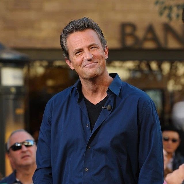 esse sorrisinho é a coisa mais matthew perry e chandler bing possível