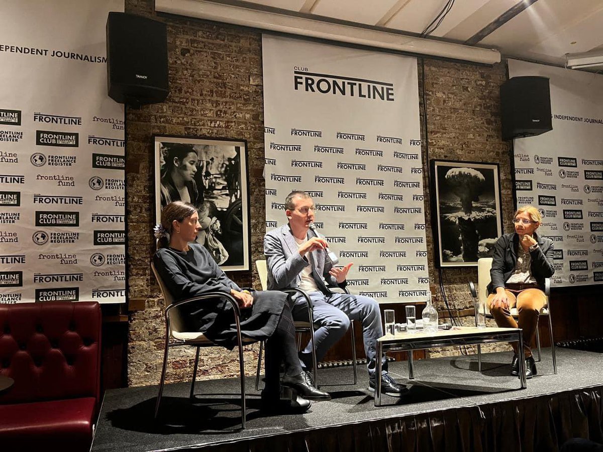 nsju_org's tweet photo. 👏🏻 The remarkable NUJU documentary about Vasyl Myroshnyk, editor of the frontline newspaper Zorya, who travels 400 km weekly from Kharkiv to border villages to deliver the news, premiered at London's @frontlineclub! 🇺🇦🇬🇧 https://t.co/QPTJhWmcBB