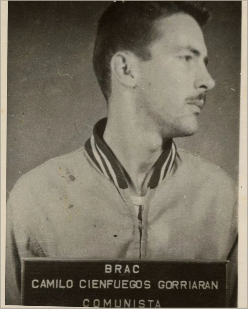 #LunesConMarx. La dictadura de Batista fichó a Camilo como comunista. Realmente no militaba en el <a href="/PartidoPCC/">Partido Comunista de Cuba</a>, pero sus ideales martianos entroncaban con los de Marx. Hoy le rinde homenaje su pueblo: ¡#ElPuebloDeCamilo!