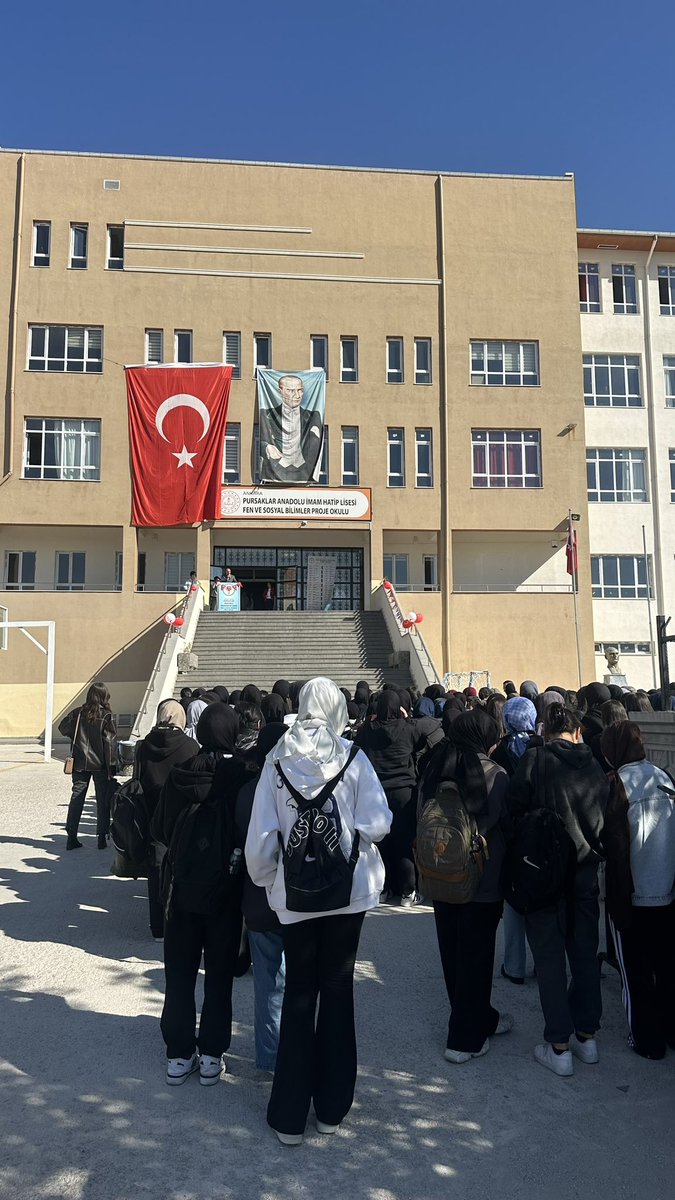 Payidar Cumhuriyet 🇹🇷

Okulumuzda 29 Ekim Cumhuriyet Bayramı coşkusu! Emeği geçen öğretmen arkadaşlarımıza ve öğrencilerimize teşekkür ederiz. 
#101Yıl
 #Cumhuriyet101Yaşında