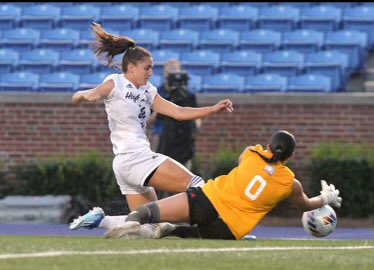 averyheeb tweet media