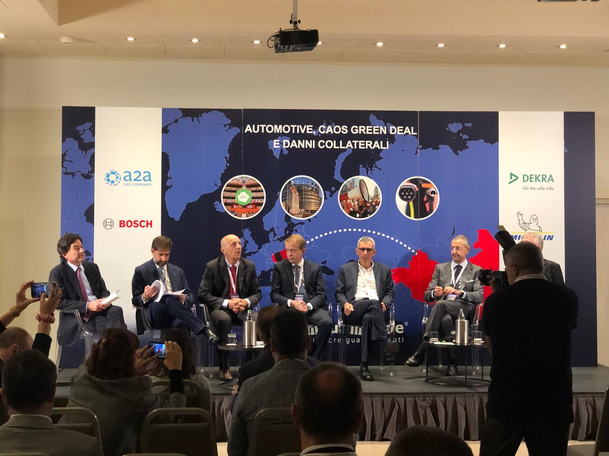 "Non possiamo dimenticare che il 90% della domanda dei trasporti è coperta dai prodotti di origine petrolifera. Necessario aprire a tutte le tecnologie in grado di dare un contributo concreto, valorizzando le nostre infrastrutture". Gianni Murano presidente #Unem <a href="/FORUMAutoMotive/">FORUMAutoMotive</a>