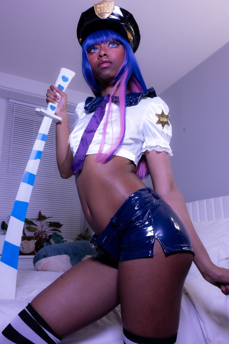1 pic. Will you be seeing Sheriff Stocking or Nurse Miku this Halloween? ? https://t.co/x7F55BIyNn