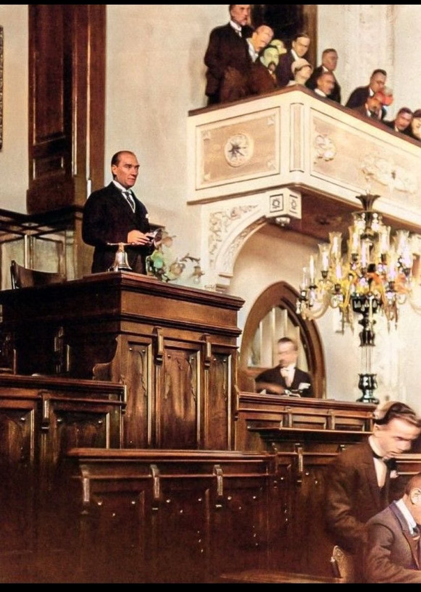 Görüyorum ki ATATÜRK’süz cumhuriyet kutlayanlar var, kutladığınız cumhuriyeti ATATÜRK kurdu. Paylaştığınız bayrak, üstünde yaşadığınız toprak O’nun eseridir. Türk’ün bayramını TÜRK gibi kutlayın. 
#101Yıl 
#CumhuriyetBayramı