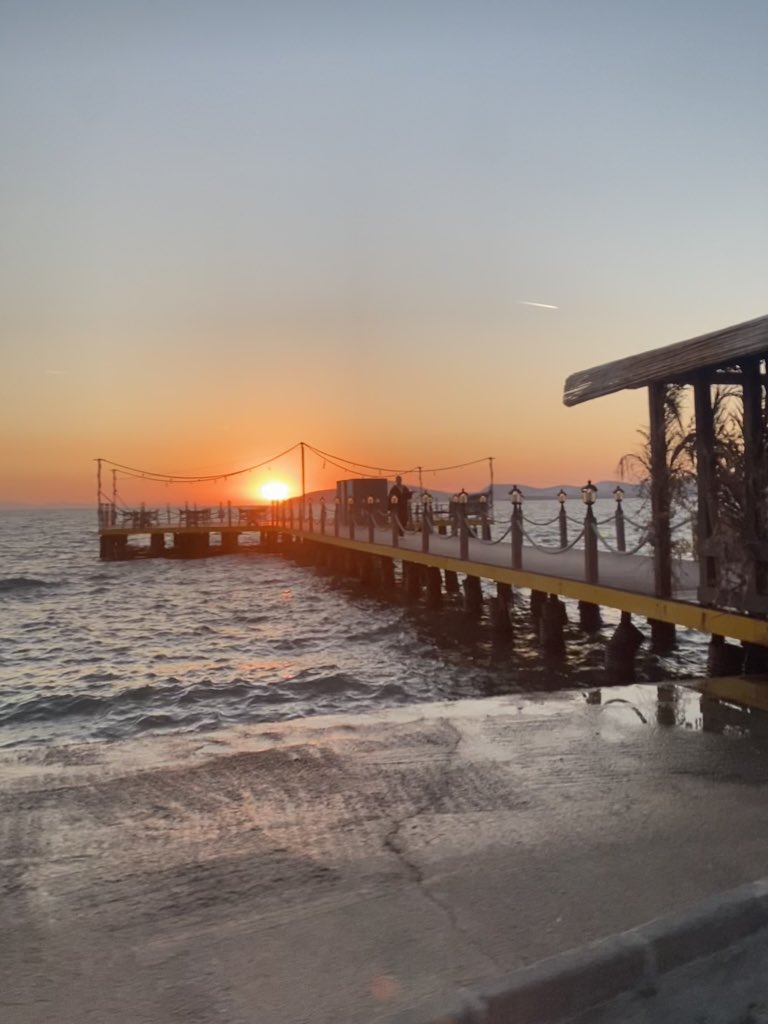 manifest tuttu bir tek sevdigimiz beyi bulmak ve aksam yemegi yemek kaldi..