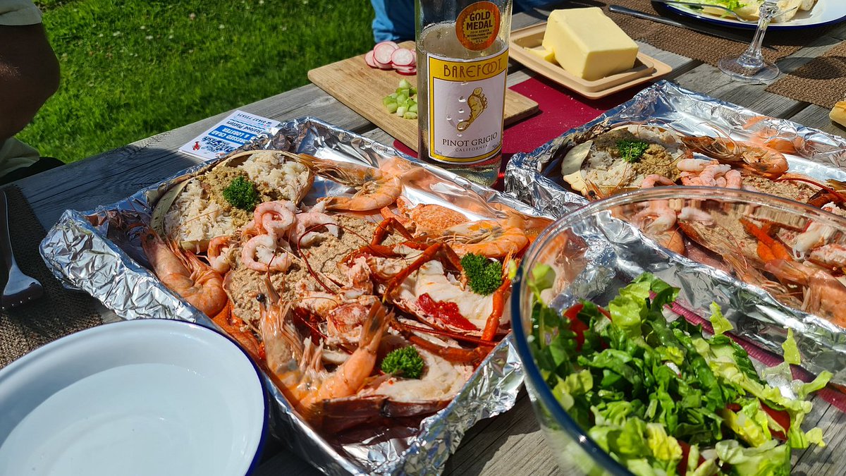 Open again after a break and raring to go! Please note new winter hours as from next Monday 4 November, I will be closed on MONDAYS, THURSDAYS and SUNDAYS!
📷<a href="/Wendy/">Wendy</a> I on TripAdvisor
For availability and to order 📞01437 721571, Collect by 12 noon. And drop in if you're passing!