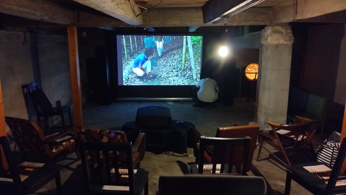 kyuro96's tweet photo. 昨日『ヴィレッジ・オン・ザ・ヴィレッジ』岡山でお披露めさせて頂きました。カフェモヤウにお集まりの皆さんありがとうございました。『ゾンからのメッセージ』のトークにも飛び入りして卓爾さんの熱いトークに感心するばかりでした。この場を設けてくれたCinéRuelle余映さん&amp;きいさんに多謝！ https://t.co/DIskTq0NPB